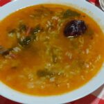 prato de arroz malandrinho com grelos e morcela, tradicional português, servido quente e cremoso